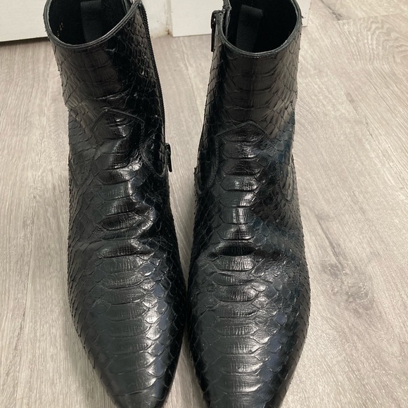 Saint Laurent Devon Python leather boot.. Very sexy boot. Size 41 YSL 8 US - Picture 7 of 16